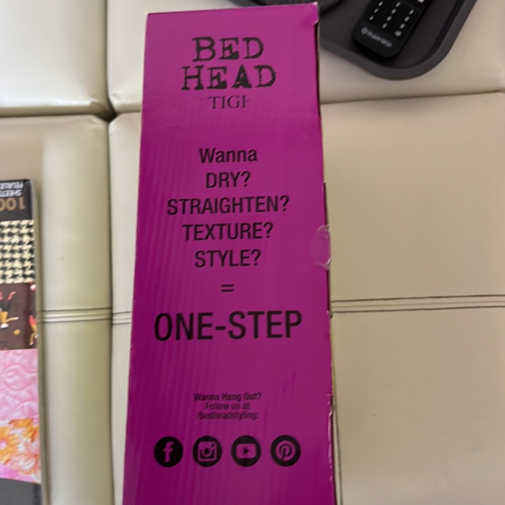 Bed Head TIGI Blow Out Freak One Step Dry to Volume Hair Tool - Picture 2 of 3